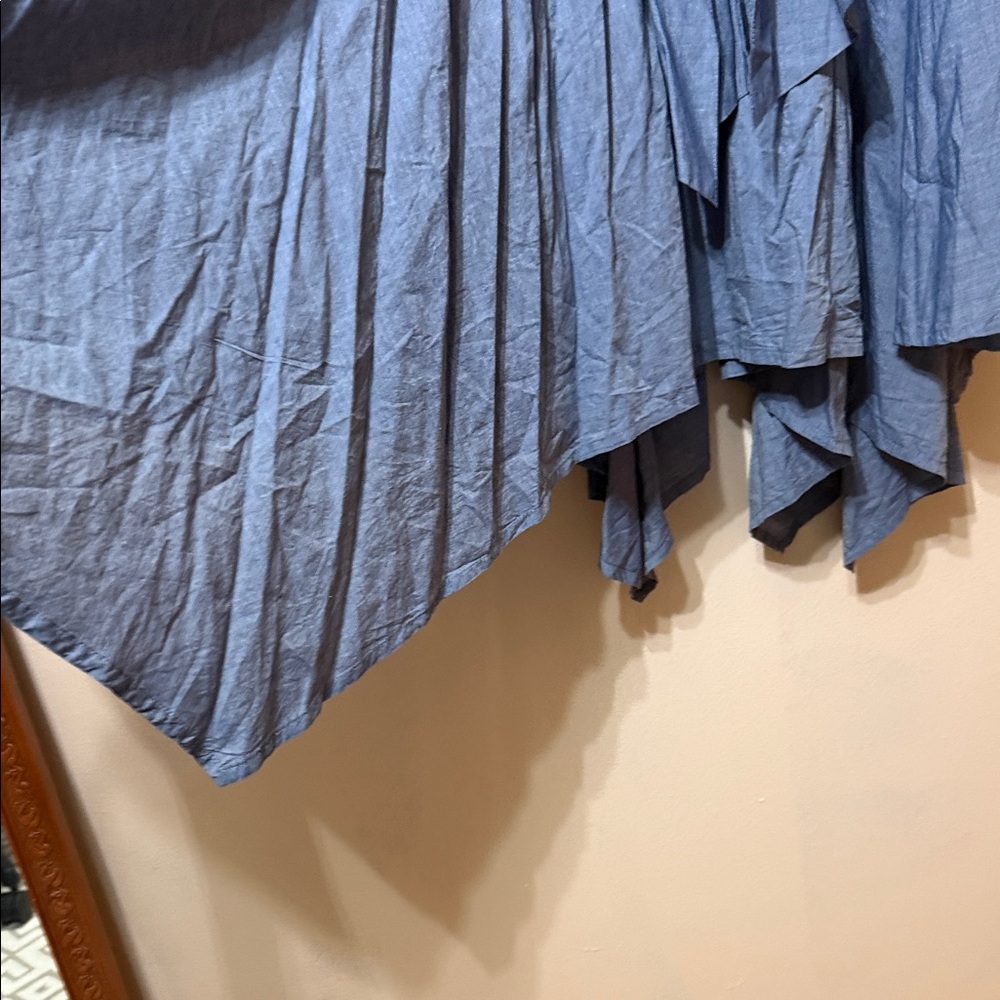 Chelsea & Theodore Asymmetrical Gray Skirt - Picture 4 of 6